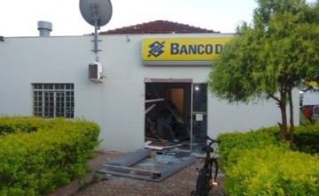 Caixa eletrônico do Banco do Brasil é explodido em Cambira
