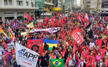 Milhares de brasileiros saem às ruas em defesa da democracia e dos direitos sociais